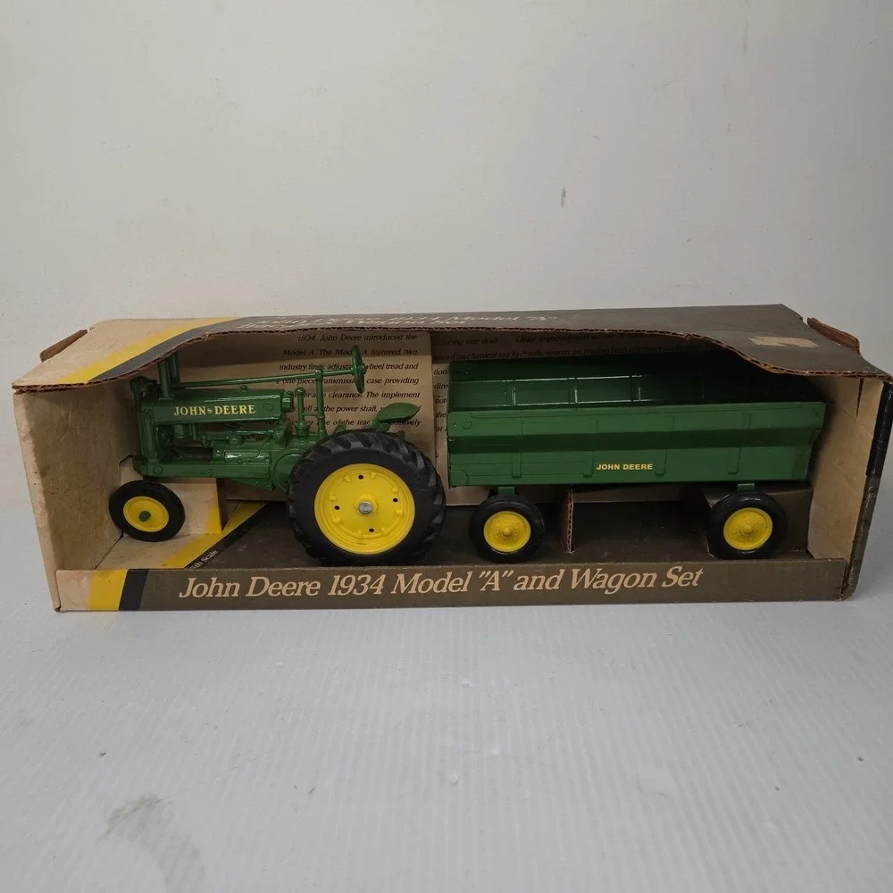 ERTL John Deere 1934 Model A Tractor And Wagon Set 1/16 Scale Diecast